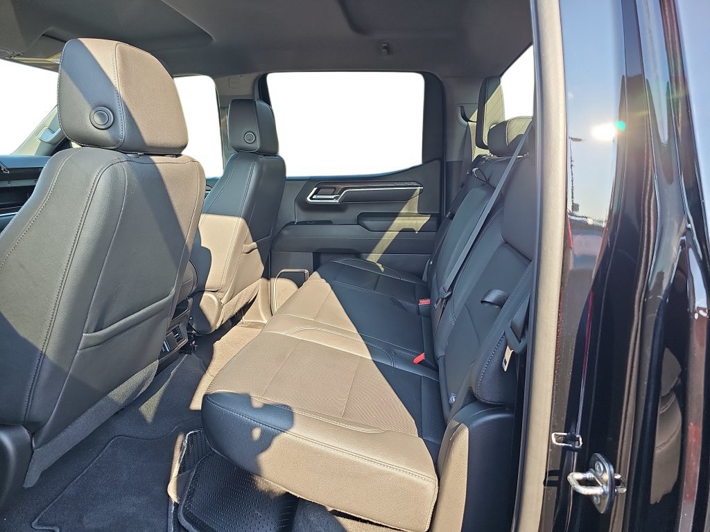 Used 2024 GMC Sierra 1500 SLT AWD/4WD image 14
