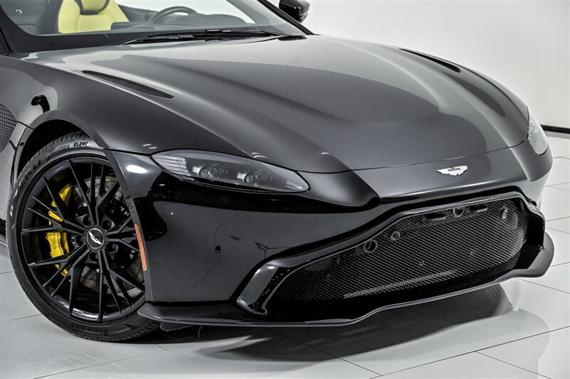 Used 2021 Aston Martin V8 Vantage Roadster RWD image 2