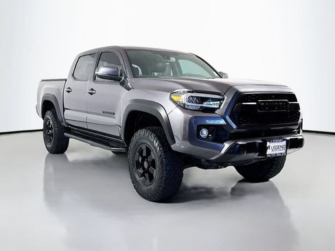 Used 2021 Toyota Tacoma TRD Off-Road w/ TRD Premium Off Road Package AWD/4WD image 4