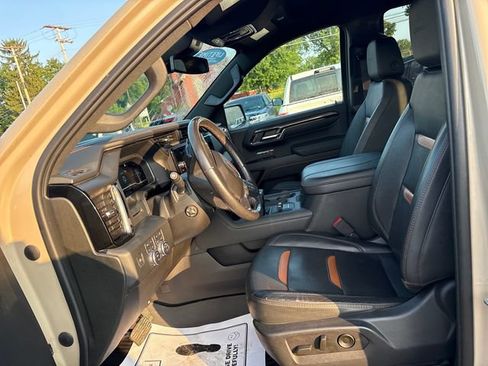 Used 2023 GMC Sierra 1500 AT4 w/ AT4 Preferred Package AWD/4WD image 8