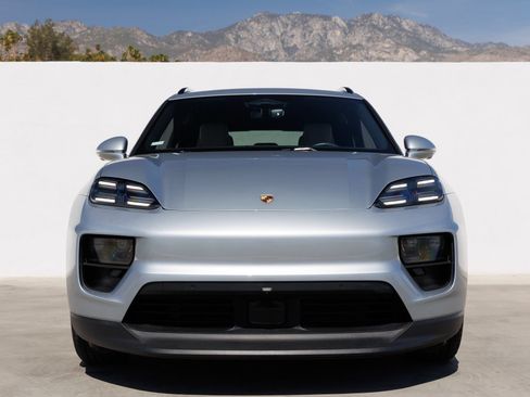 Certified 2025 Porsche Macan 4S Electric AWD/4WD image 10