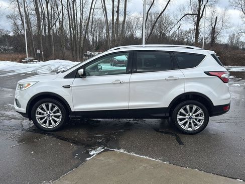 Used 2017 Ford Escape Titanium image 2