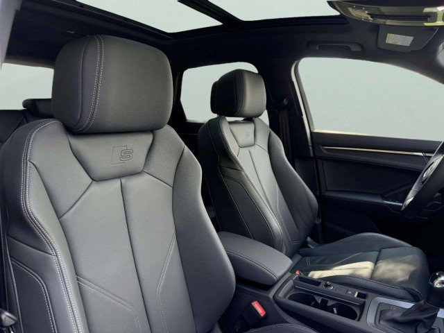 Certified 2025 Audi Q3 2.0T Premium w/ Convenience Package AWD/4WD image 31