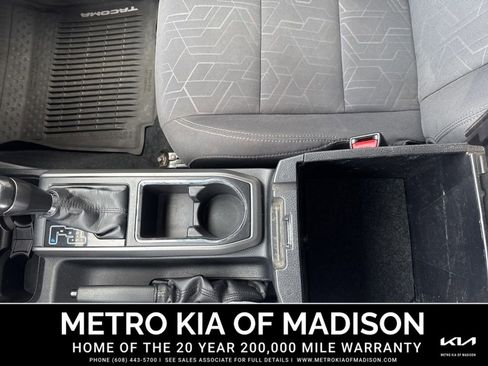 Used 2016 Toyota Tacoma TRD Off-Road w/ Premium & Technology Package image 23