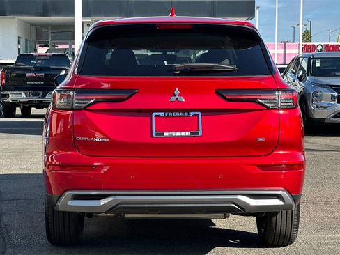 New 2025 Mitsubishi Outlander SE image 6