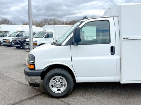 New 2025 Chevrolet Express 3500 w/ Power Convenience Package image 17