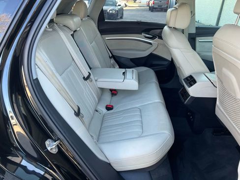 Used 2019 Audi e-tron Prestige image 35