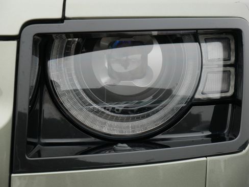 Used 2020 Land Rover Defender 110 SE image 9