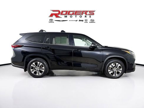 Certified 2024 Toyota Highlander XLE AWD/4WD image 14