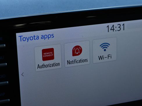 Used 2023 Toyota Sienna XLE image 32