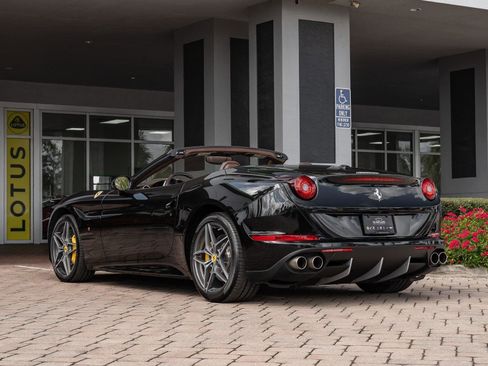 Used 2015 Ferrari California T image 14