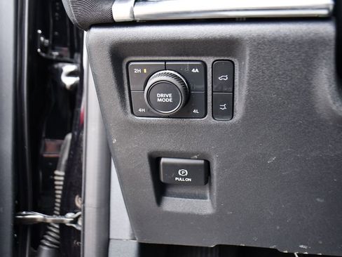 Used 2025 Ford Expedition Platinum image 39