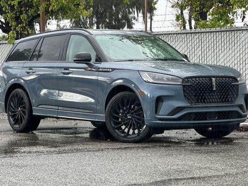 New 2026 Lincoln Aviator Reserve w/ Jet Appearance Package RWD image 2