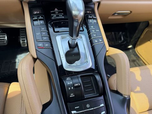 Used 2016 Porsche Cayenne S image 27
