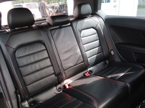 Used 2015 Volkswagen GTI SE FWD image 29