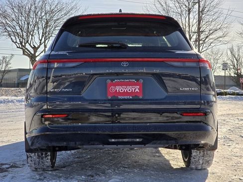 New 2025 Toyota Crown Signia image 30