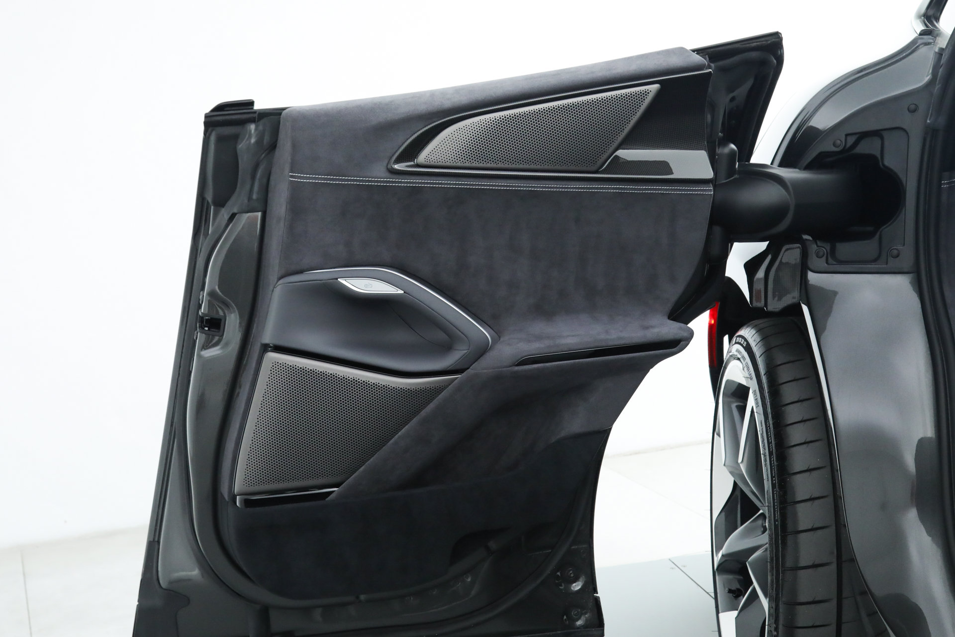 Used 2025 Ferrari Purosangue AWD/4WD image 26