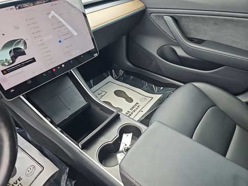 Used 2018 Tesla Model 3 Mid Range RWD image 25