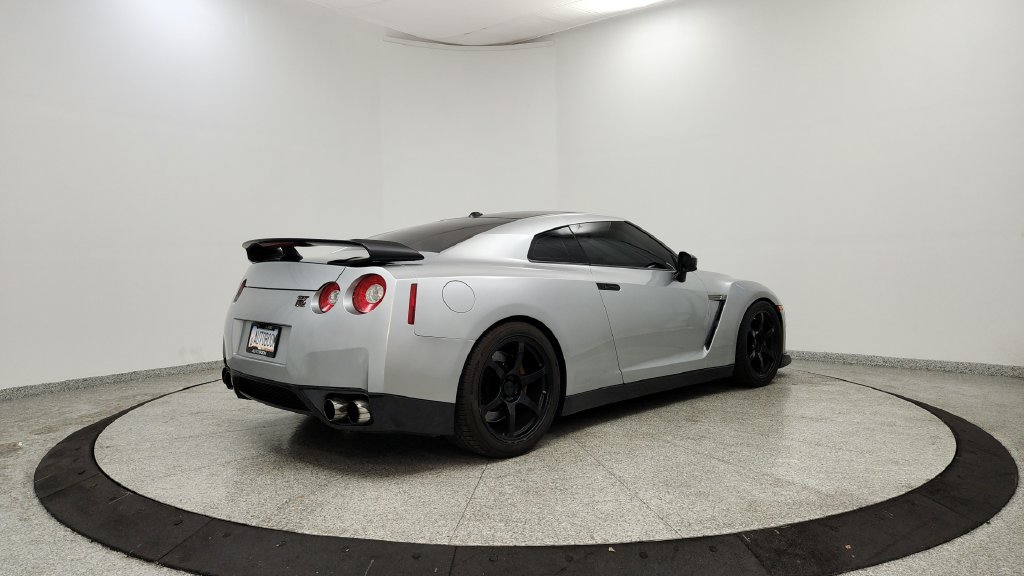 Used 2010 Nissan GT-R Premium AWD/4WD image 5