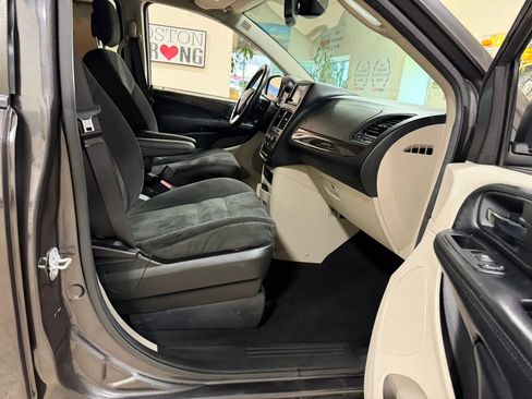 Used 2019 Dodge Grand Caravan SE w/ Rear Park Assist Package FWD image 36