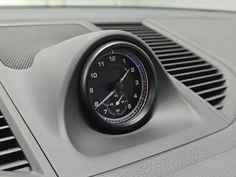 Certified 2023 Porsche Macan AWD/4WD image 21