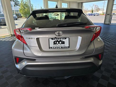 Used 2020 Toyota C-HR XLE FWD image 4