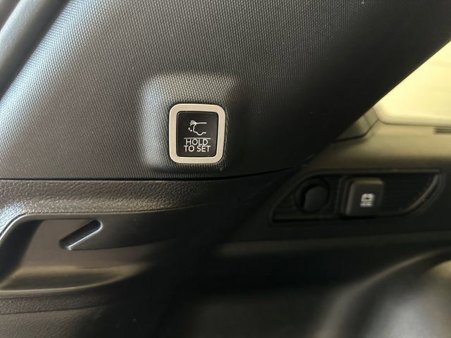 Used 2023 Jeep Grand Cherokee Altitude AWD/4WD image 17