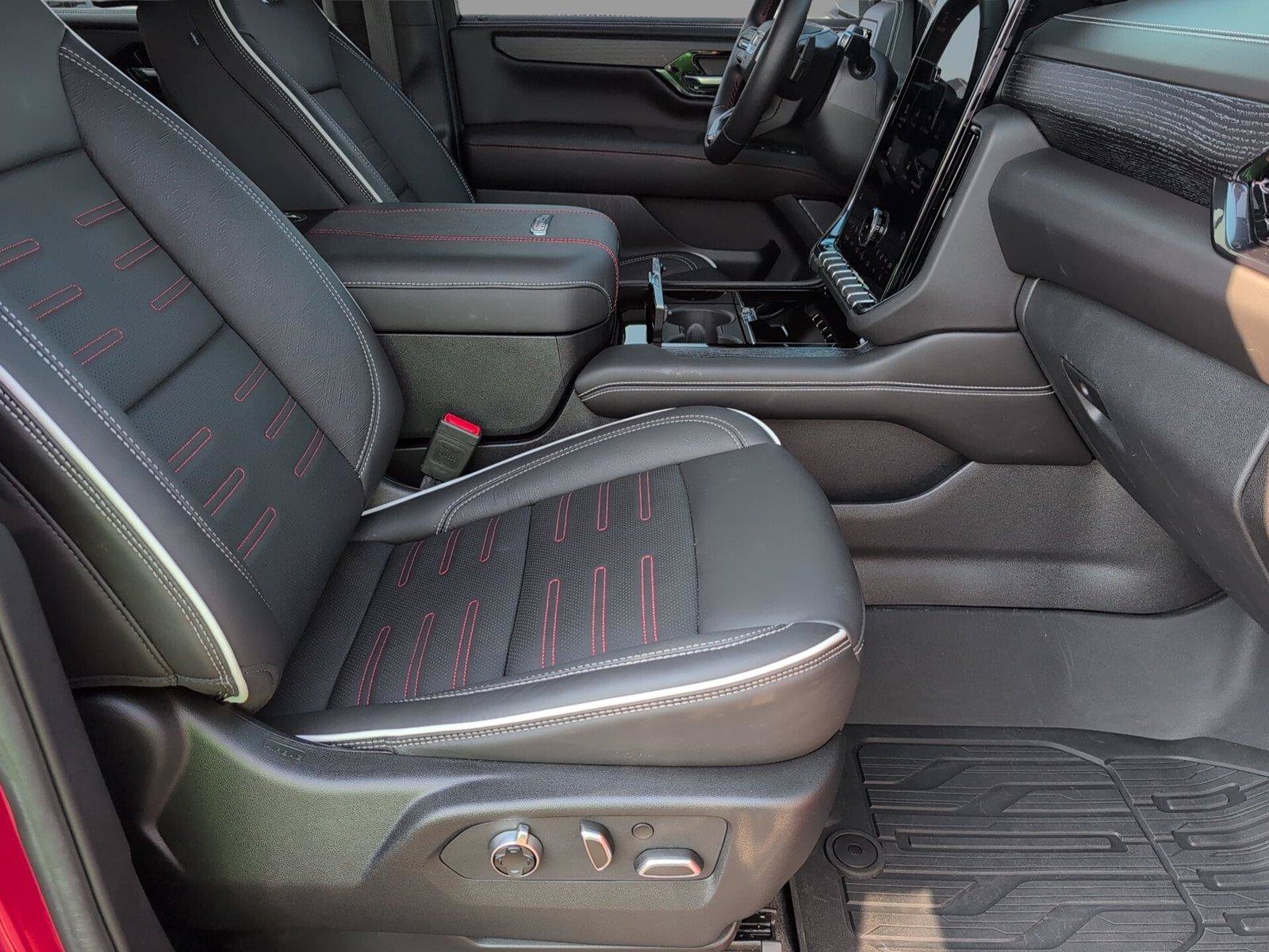 Used 2025 GMC Yukon AT4 Ultimate AWD/4WD image 43