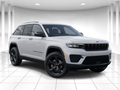 New 2025 Jeep Grand Cherokee Altitude image 5