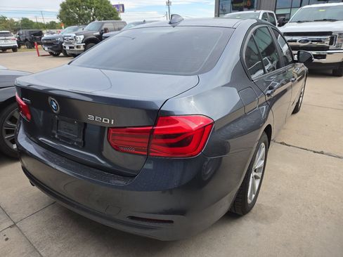 Used 2018 BMW 320i xDrive Sedan image 4