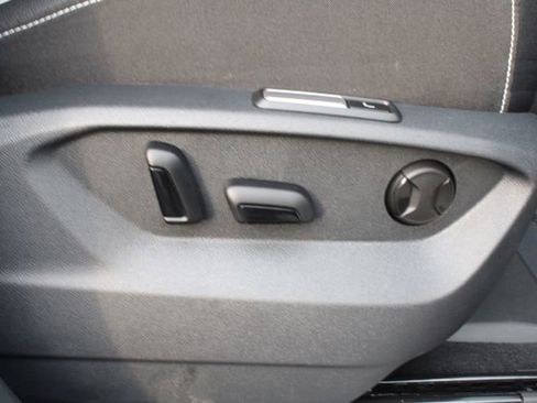 Used 2025 Volkswagen Atlas SEL Premium R-Line image 24