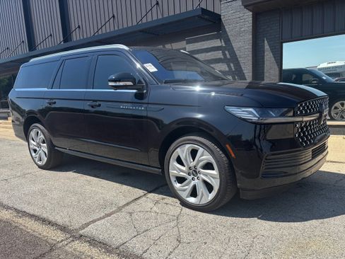 Used 2025 Lincoln Navigator L Black Label AWD/4WD image 3