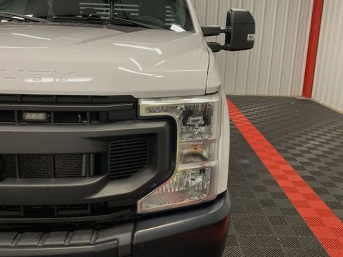Used 2022 Ford F250 XL w/ Power Equipment Group image 9
