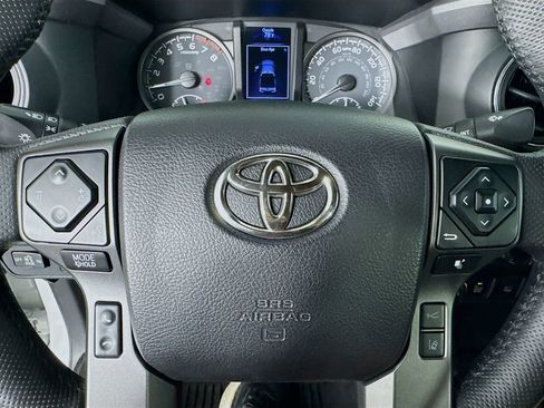 Used 2021 Toyota Tacoma TRD Off-Road w/ Technology Package AWD/4WD image 16
