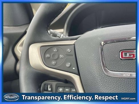 Used 2023 GMC Acadia Denali w/ Denali Technology Package AWD/4WD image 23
