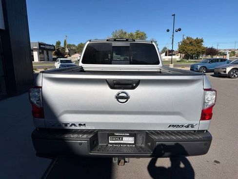 Used 2018 Nissan Titan PRO-4X w/ Pro-4x Convenience Package AWD/4WD image 7