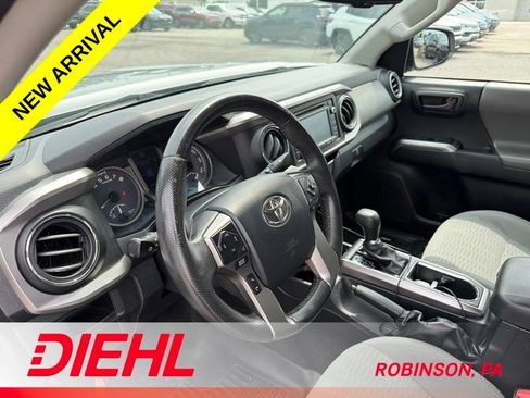 Used 2016 Toyota Tacoma SR5 w/ SR5 Appearance Package (SN) AWD/4WD image 11