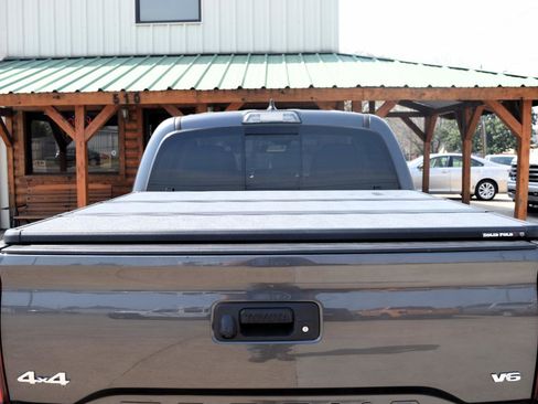 Used 2018 Toyota Tacoma SR5 image 7