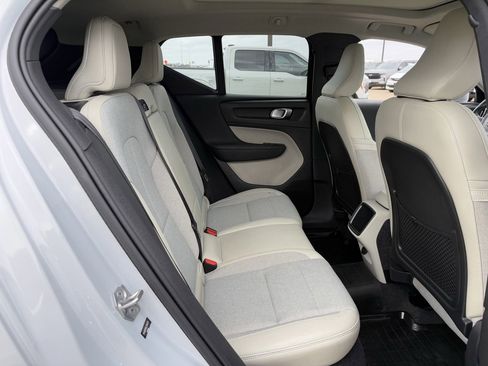 Used 2020 Volvo XC40 T5 Momentum w/ Protection Package Premier image 30