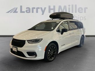 New 2025 Chrysler Pacifica Select w/ Fav Edition Package video 1