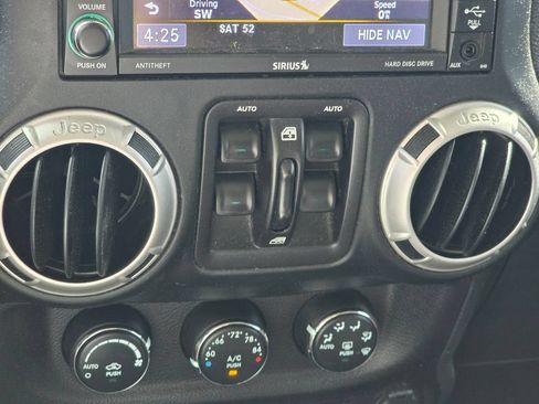Used 2018 Jeep Wrangler Unlimited Sahara w/ Connectivity Group AWD/4WD image 19