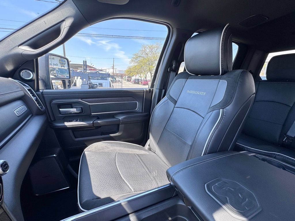 Used 2025 RAM 3500 Limited AWD/4WD image 15
