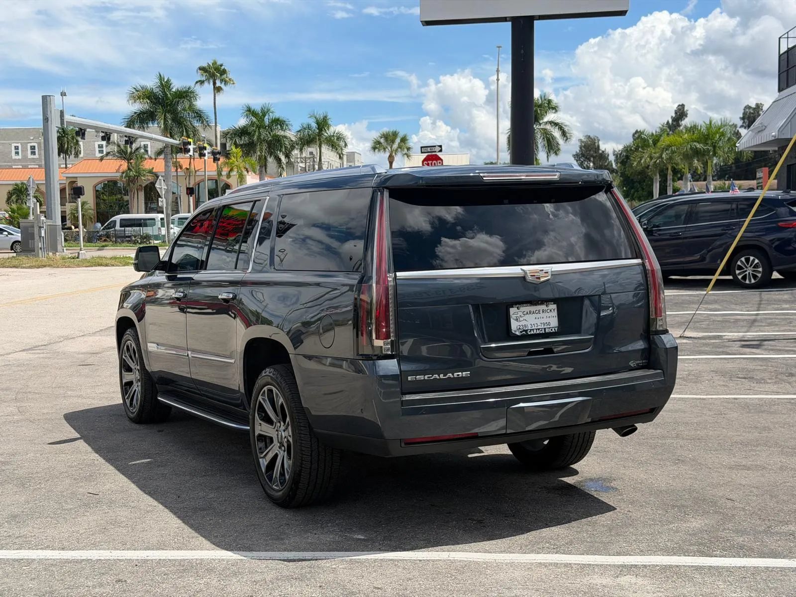 Used 2019 Cadillac Escalade ESV Luxury AWD/4WD image 7