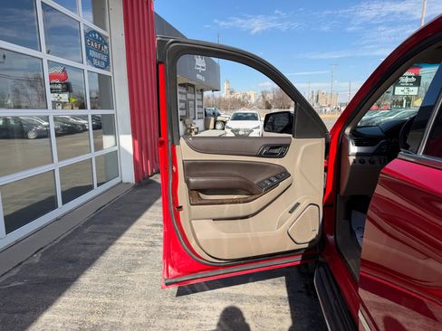 Used 2015 Chevrolet Suburban LT image 9