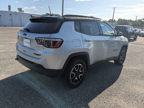 Used 2025 Jeep Compass Trailhawk AWD/4WD image 4