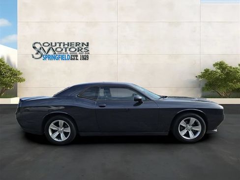 Used 2019 Dodge Challenger SXT RWD image 6