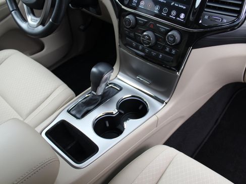 Certified 2022 Jeep Grand Cherokee Laredo E image 20