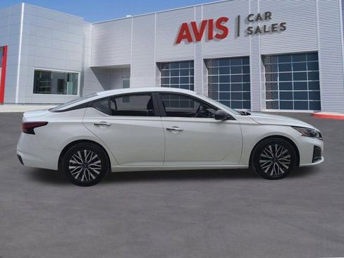 Used 2025 Nissan Altima 2.5 SV FWD image 5