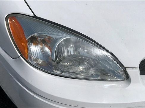 Used 2007 Ford Taurus SE FWD image 24
