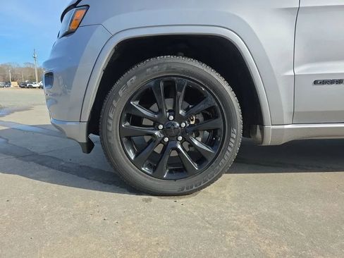 Used 2019 Jeep Grand Cherokee Altitude image 52